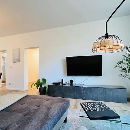 Designer 3 With Terrace & Parking *